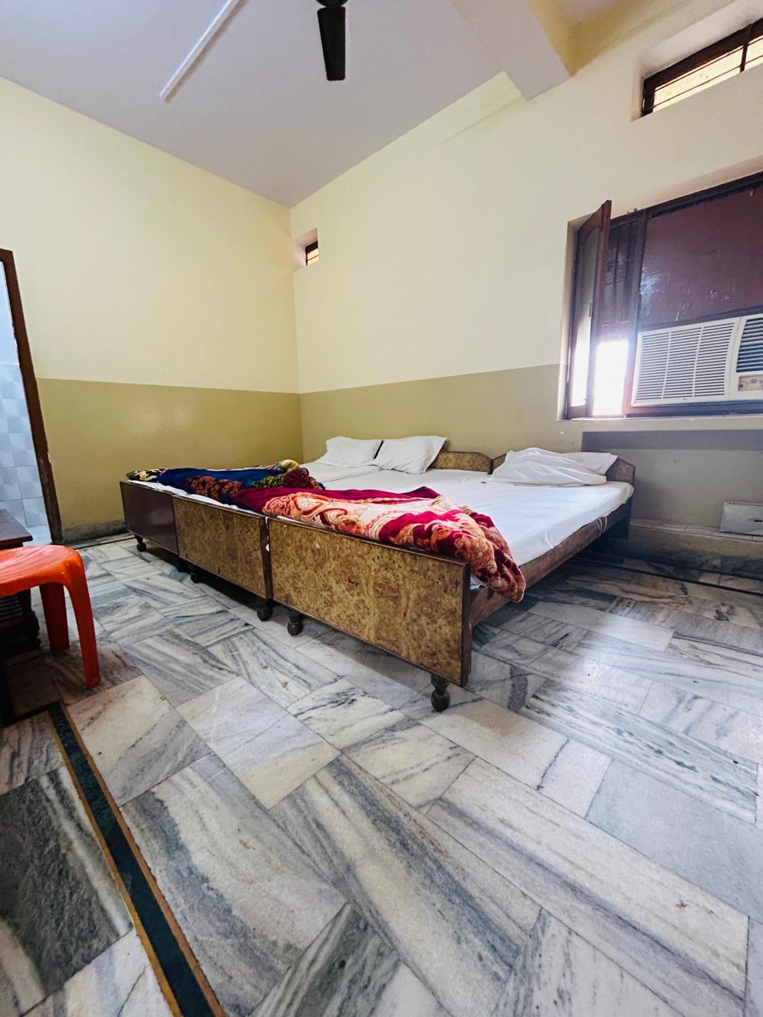 Satsang Lodge Varanasi Exterior photo